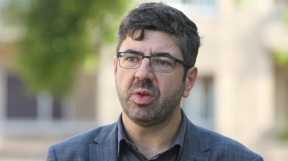 Radomir Lazović (ZLF) pozvao na sutrašnji protest, u centru Beograda zbog "policijske brutalnosti nad LGBT+ osobama" 1