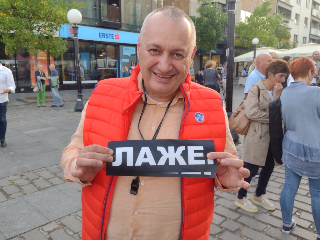 "Ima nekoliko nivoa zbog kojih nije smeo sebi to da dopusti": Sagovornici Danasa o tužbi Vladimira Đukanovića protiv Vuka Cvijića 5 "Ima nekoliko nivoa zbog kojih nije smeo sebi to da dopusti": Sagovornici Danasa o tužbi Vladimira Đukanovića protiv Vuka Cvijića 5