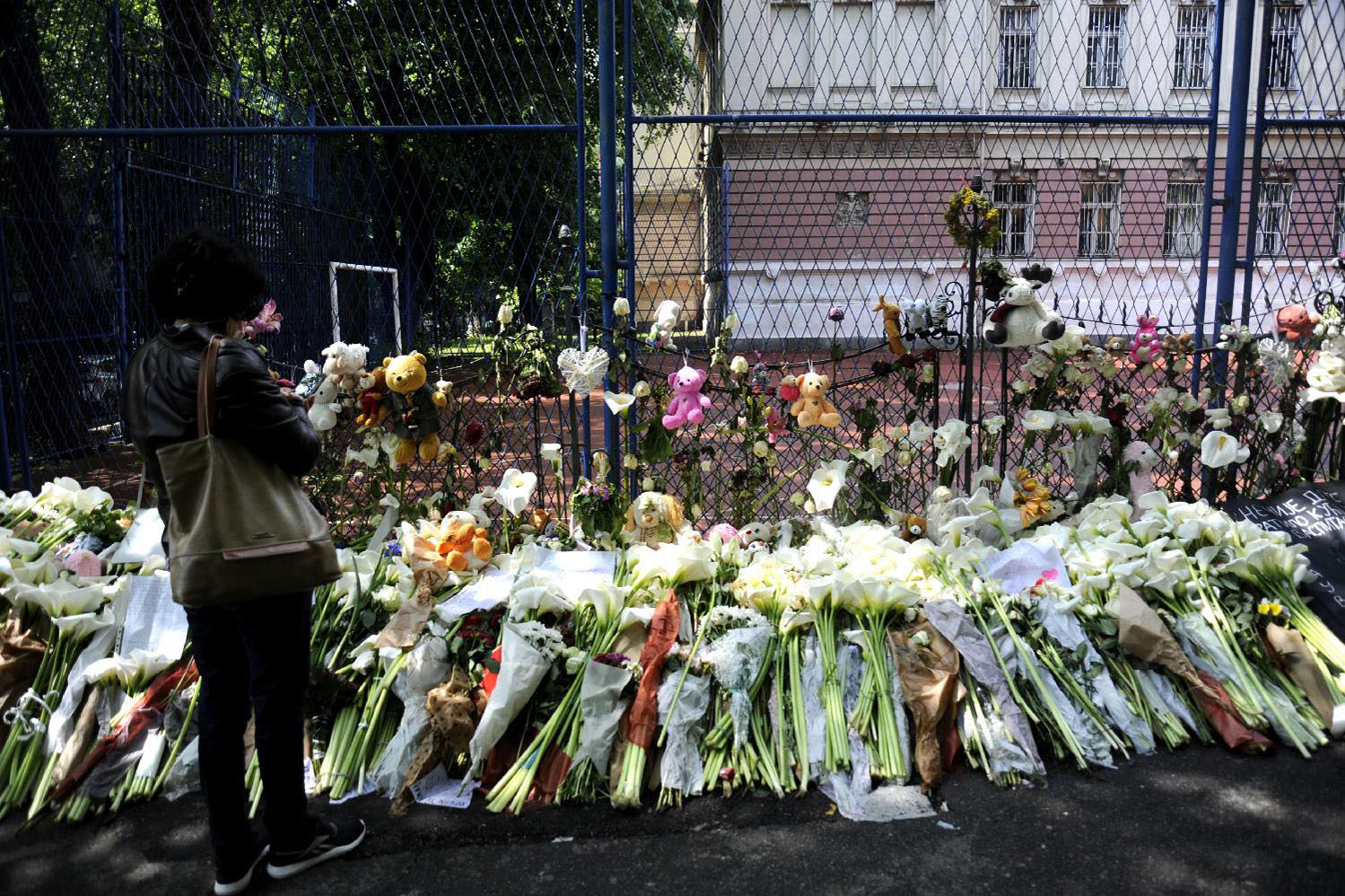 Ribnikar Moralna dužnost u "Ribnikaru": Autorski tekst roditelja dvoje bivših "ribnikaraca" o reakcijama na majski masakr 2