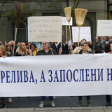 DS: Vlada Srbije da zaštiti tetkice i domare kojima su izvršitelji “zakucali na vrata” 5