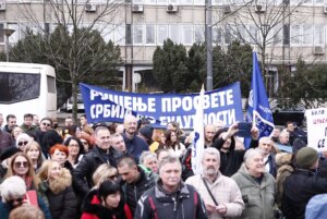 Protest prosvetnih radnika u podne ispred Skupštine Srbije