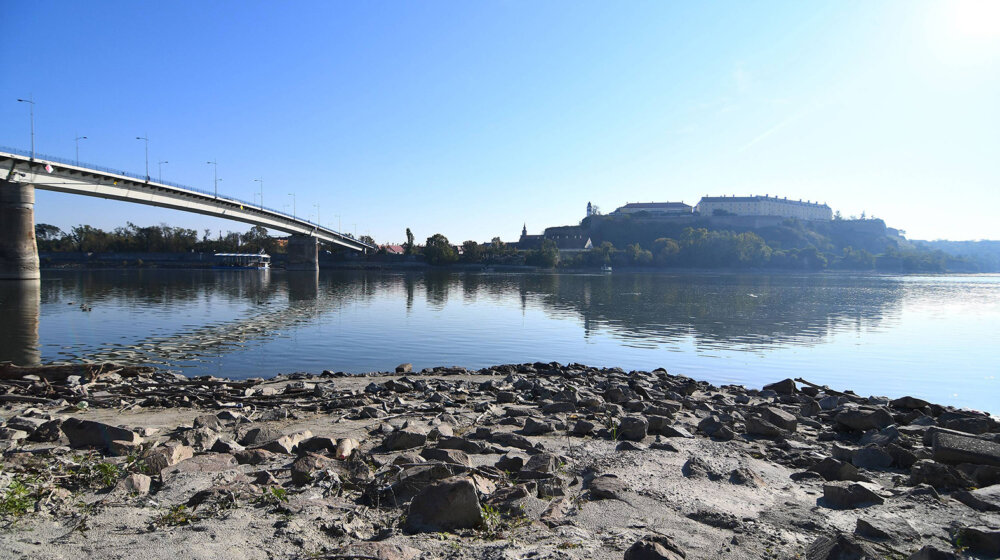 Hodao po ogradi mosta u Novom Sadu, pao u Dunav i nestao 1