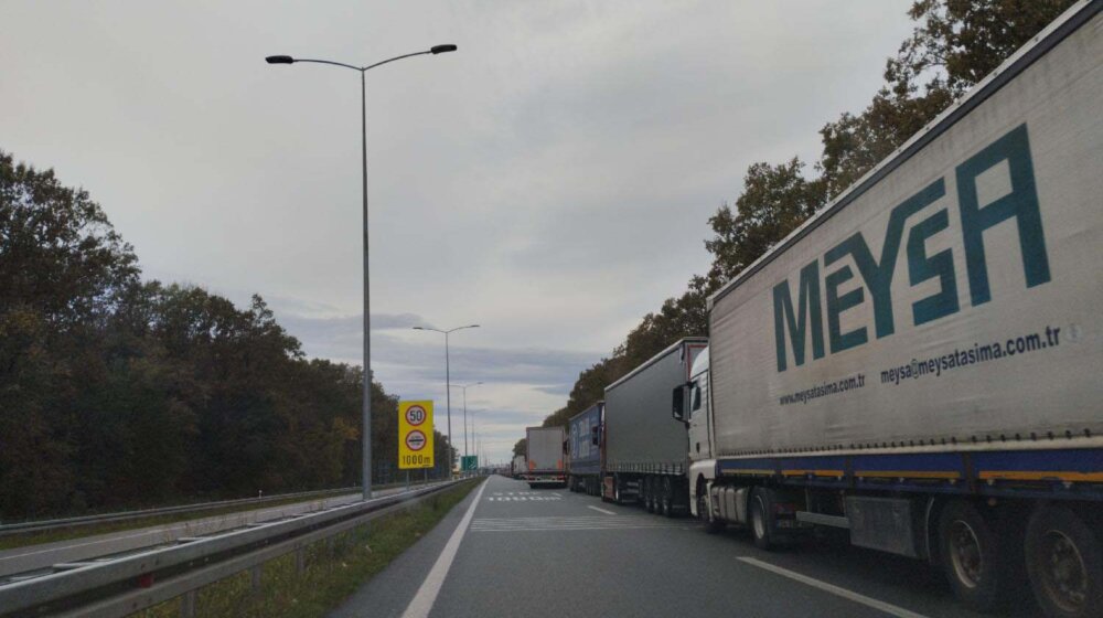 Protest autoprevoznika u BiH: Nezadovoljstvo visokim dažbinama i birokratskim preprekama (FOTO) 1