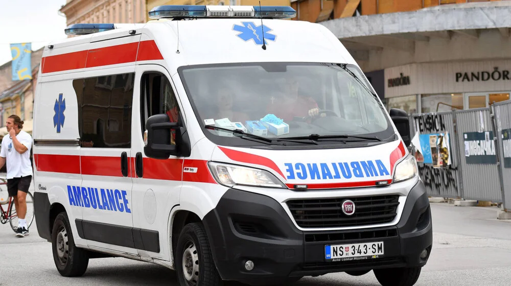 Sudar kamiona i autobusa kod Obrenovca: Poginuo vozač, 20 ljudi povređeno (FOTO) 10