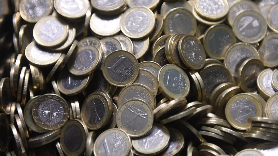Budžet Srbije za 2024: Rekordan budžet za prosvetu, a koliko se Srbija zadužuje 2 Euro coins, 12 July 2016