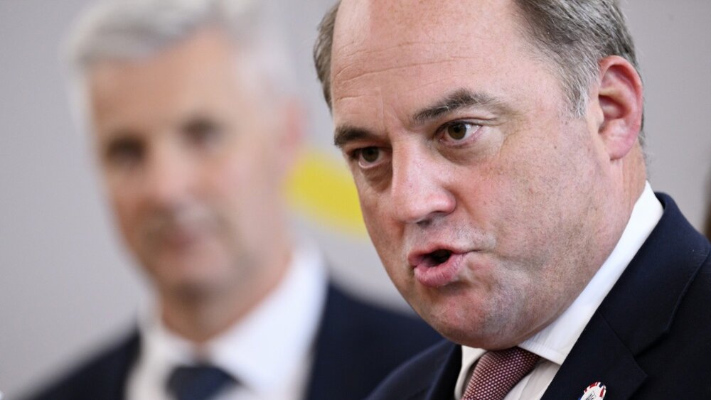 "Ukrajina pobeđuje, pomognimo im da završe posao do kraja": Bivši britanski ministar odbrane Ben Volas u autorskom članku za britanski Telegraf 2 "Ukrajina pobeđuje, pomognimo im da završe posao do kraja": Bivši britanski ministar odbrane Ben Volas u autorskom članku za britanski Telegraf 2