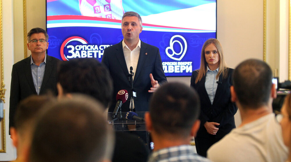 Dveri i Zavetnici: Otkazuju nam sale, agresivni aktivisti SNS-a opkoljavaju naše štandove 1