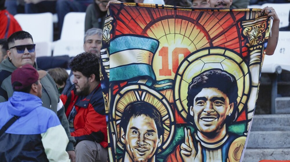 Dan dve "desetke" sa krova sveta: Dirljiv (VIDEO) posvećen Maradoni i Mesiju na 10. 10. 1