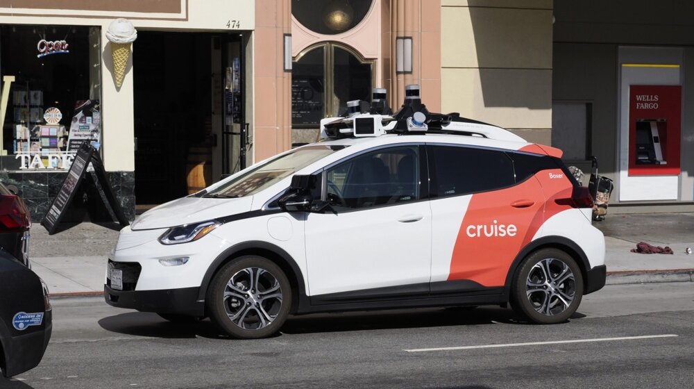 Obustavljen rad robotskih taksija Dženeral motorsa u SAD jer su ocenjeni kao opasni 1