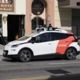 Obustavljen rad robotskih taksija Dženeral motorsa u SAD jer su ocenjeni kao opasni 9