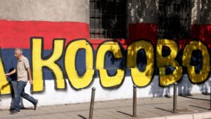 U Severnoj Mitrovici policija privela četvoricu mladića zbog oslikavanja murala 1