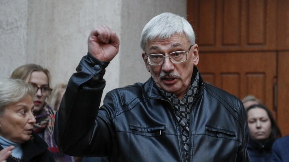 Zbog kritike rata u Ukrajini ruske vlasti kaznile predsednika organizacije "Memorijal" dobitnice Nobela 1