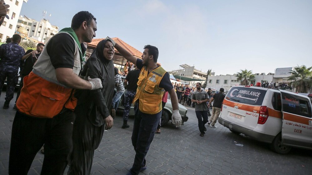 Stotine ljudi poginulo u bombardovanju bolnice u Gazi, pojačani raketni napadi na jug pojasa Gaze 1