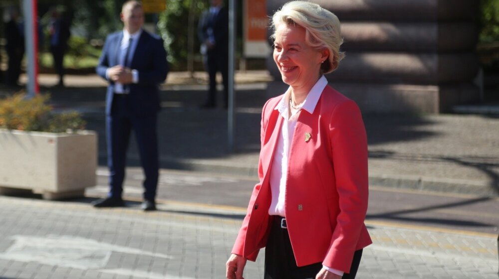 (VIDEO) Šefica EK bez konkretnog odgovora na novinarsko pitanje zašto EU ćuti na mešanje Vučića u unutrašnje stvari CG: Ursula fon der Lajen sa Jakovom Milatovićem u Podgorici 1