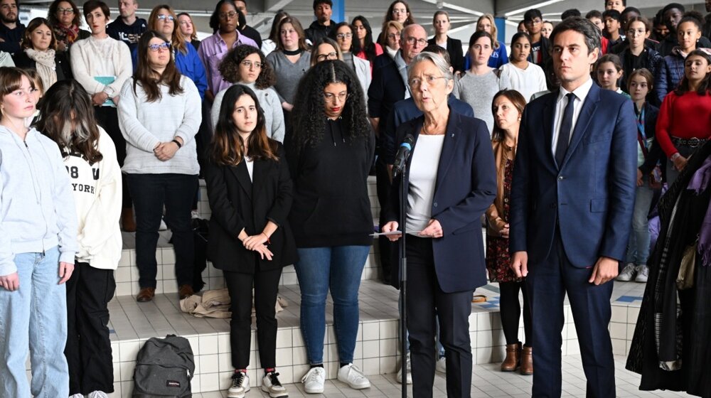 U Francuskoj počast ubijenom profesoru, Makron za nemilosrdan stav prema terorizmu 1