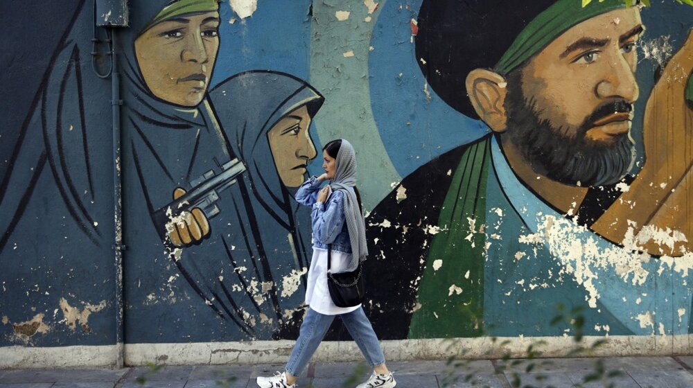 U Iranu osuđene dve novinarke na višegodišnje zatvorske kazne zbog kolaboracije sa vladom SAD 1