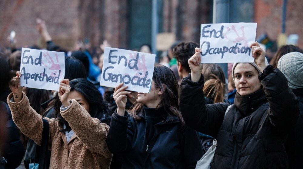 "Nemačka mora da se suoči sa svojim problemima oko Izraela, ućutkivanje palestinske autorke neće pomoći": Novinar Hano Hauenstejn za Gardijan 1