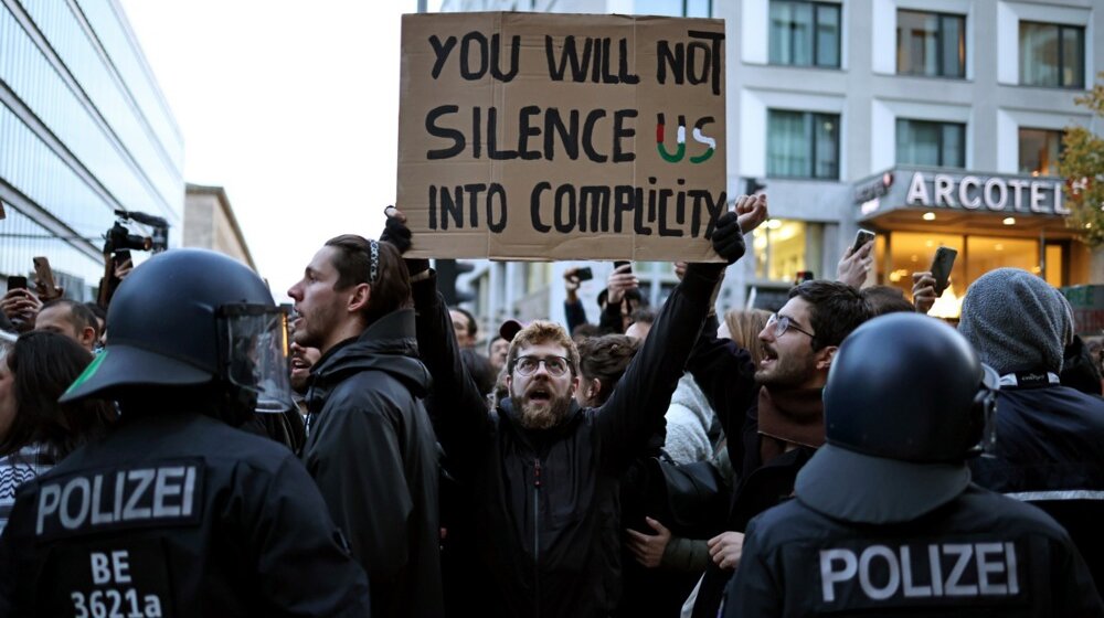 "Oslobodite Palestinu od nemačke krivice": Politico o odnosu Nemačke prema ratu Izraela i Hamasa 1