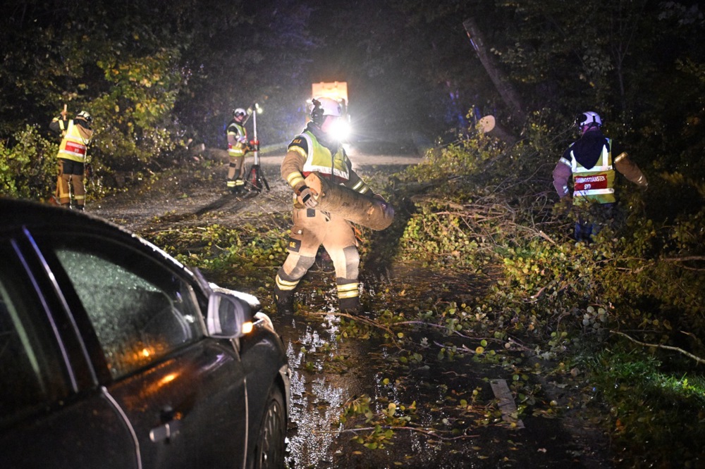 (FOTO) Nevreme širom Evrope: Priobalni gradovi poplavljeni, reke nosile delove puta i mostove 4 (FOTO) Nevreme širom Evrope: Priobalni gradovi poplavljeni, reke nosile delove puta i mostove 4