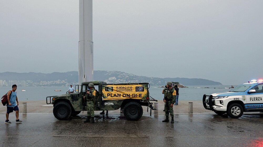 Uragan Otis stigao do meksičke obale, upozorenje stanovnicima da ostanu na sigurnom 1