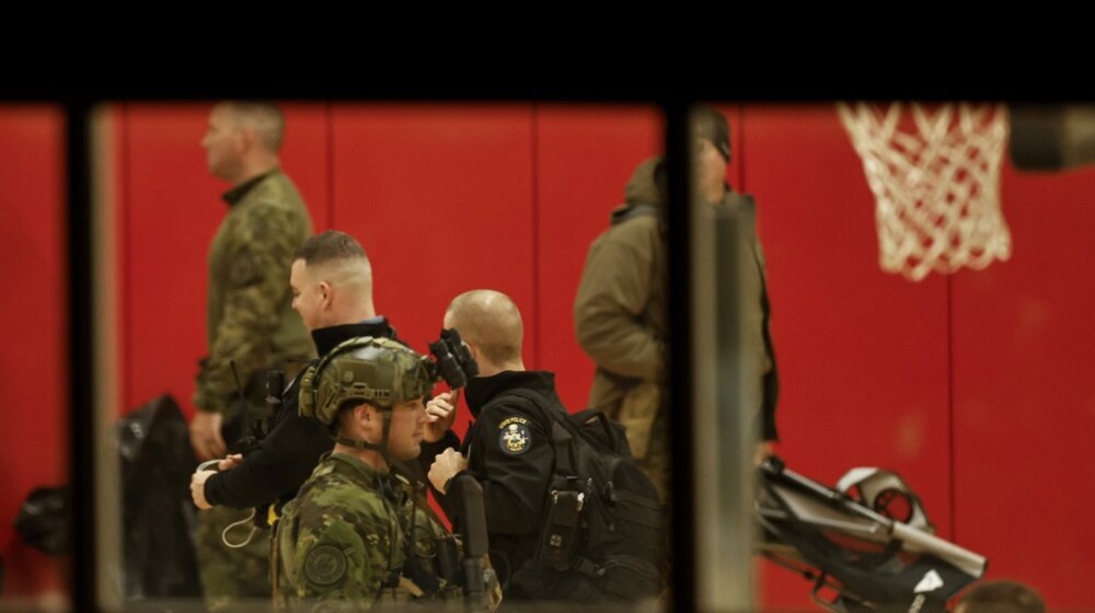 Pucnjava u Mejnu: Lokalne škole otkazale nastavu, policija pokušava da locira napadača 1