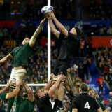 (VIDEO) Poznati na finalu Svetskog kupa u ragbiju u Sen Deniju: Federer za Južnu Afriku, Rita Ora za Novi Zeland, a do nje Đoković? 1