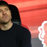 (VIDEO) Bajer drži čelo Bundeslige: Ćabi Alonso nadmašio i Topmelera i sebe 2