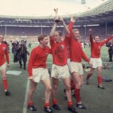 Ser Bobi Čarlton: Odlazak fudbalske legende Engleske i Mančester Junajteda 13