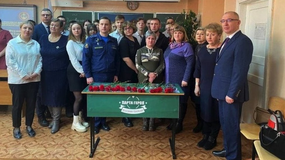 Rusija i Ukrajina: Kako su ruske škole postale novi front u ratu u Ukrajini 3 „Klupa heroja"