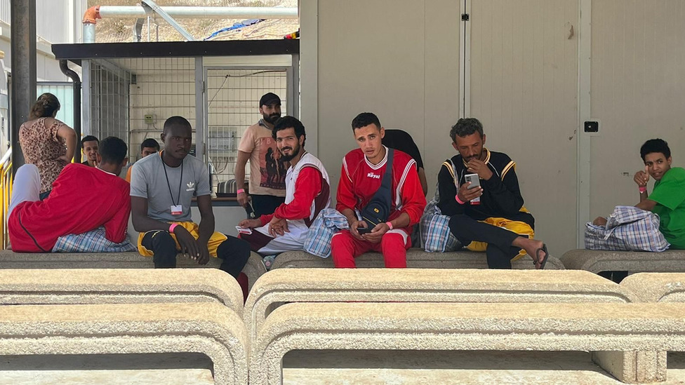 Migranti u kampu u Lampeduzi