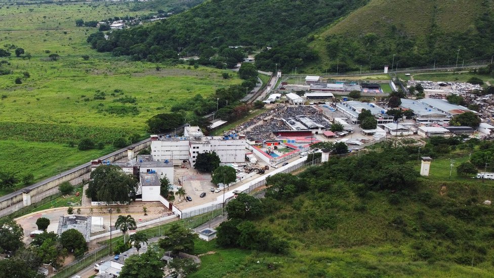 Disko, zoo vrt i arsenal oružja: Luksuzni zatvor jedne od najozloglašenijih latinoameričkih bandi 3 An aerial shot of the prison