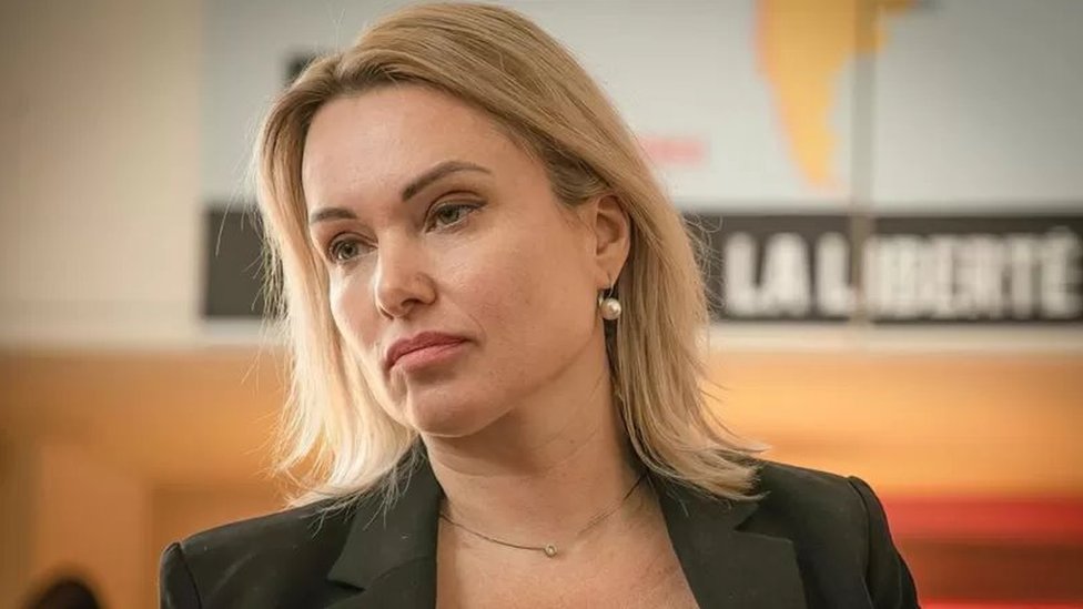 Rusija i Ukrajina: Osam i po godina zatvora za rusku novinarku zbog antiratnog protesta ispred Kremlja 2 Marina Ovjasnjikova