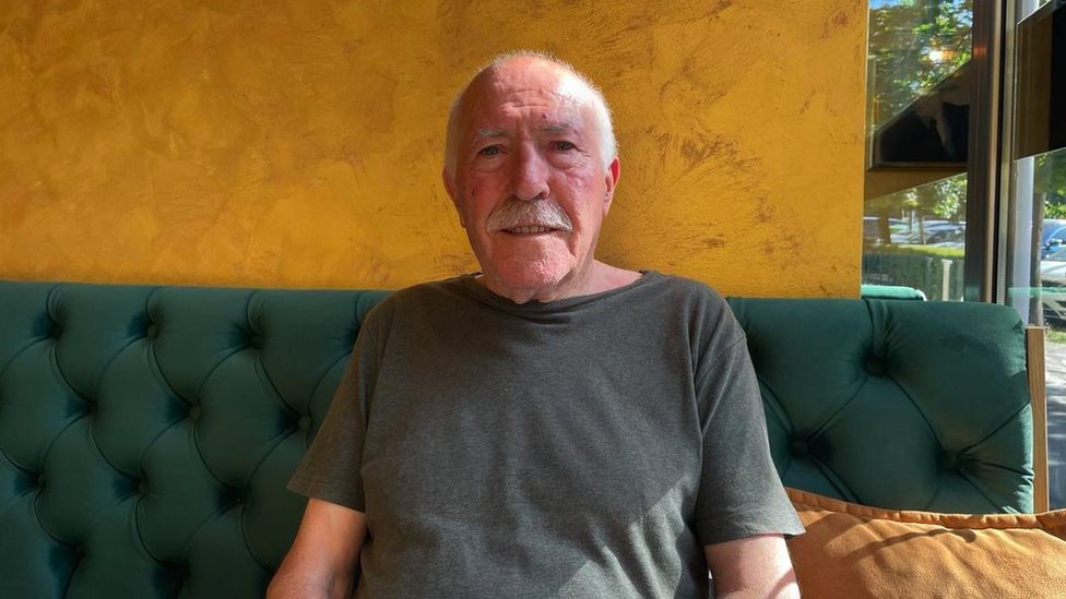 Čika Mile se u Beograd doselio 1994. godine, a mnogi ga znaju po njegovim čuvenim pljeskavicama