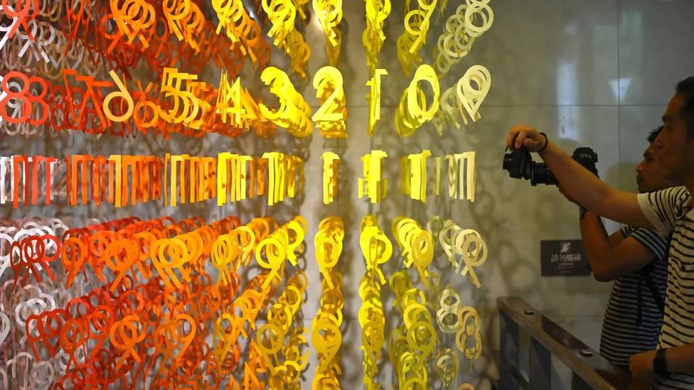 Jezik i obrazovanje: Na nekim jezicima matematika je jednostavnija 4 Umetnička instalacija 'Stotinu boja' francuskog arhitekte Emanuela Moroa