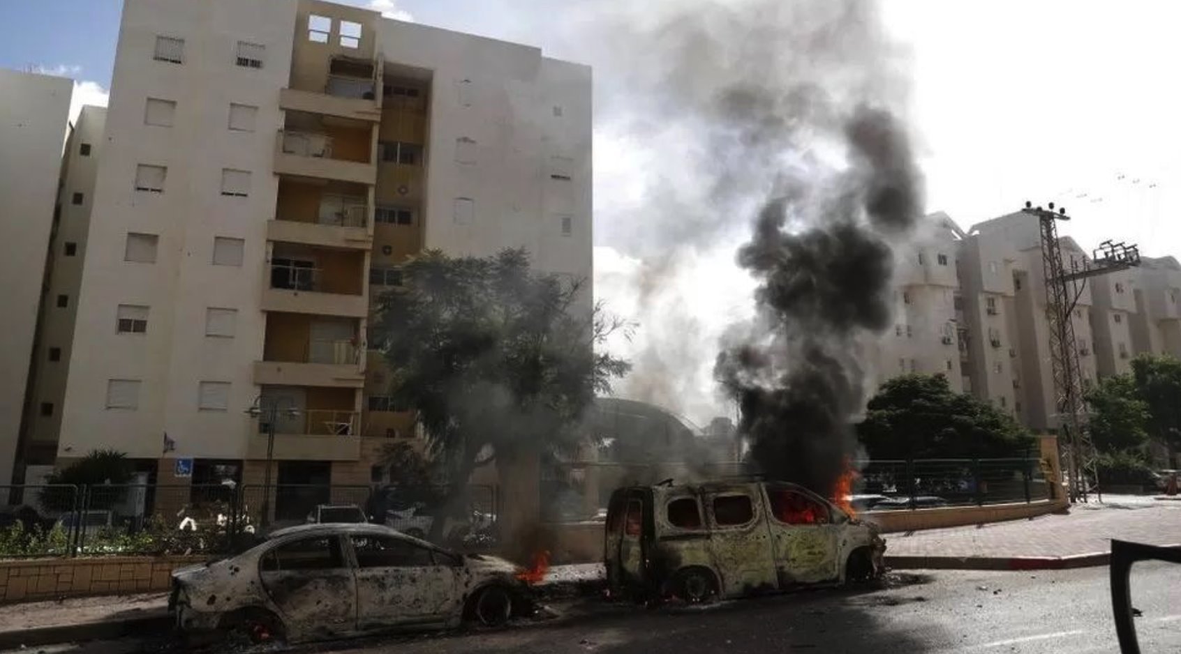 Rakete ispaljene iz Gaze uništile su vozila u izraelskom gradu Aškelonu