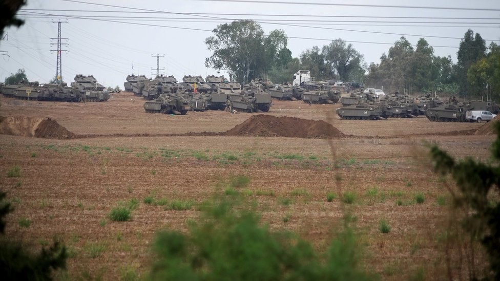 Izrael i Palestinci: Zebnja raste na granici sa Gazom dok izraelska vojska gomila trupe 4 Israeli tanks in a field