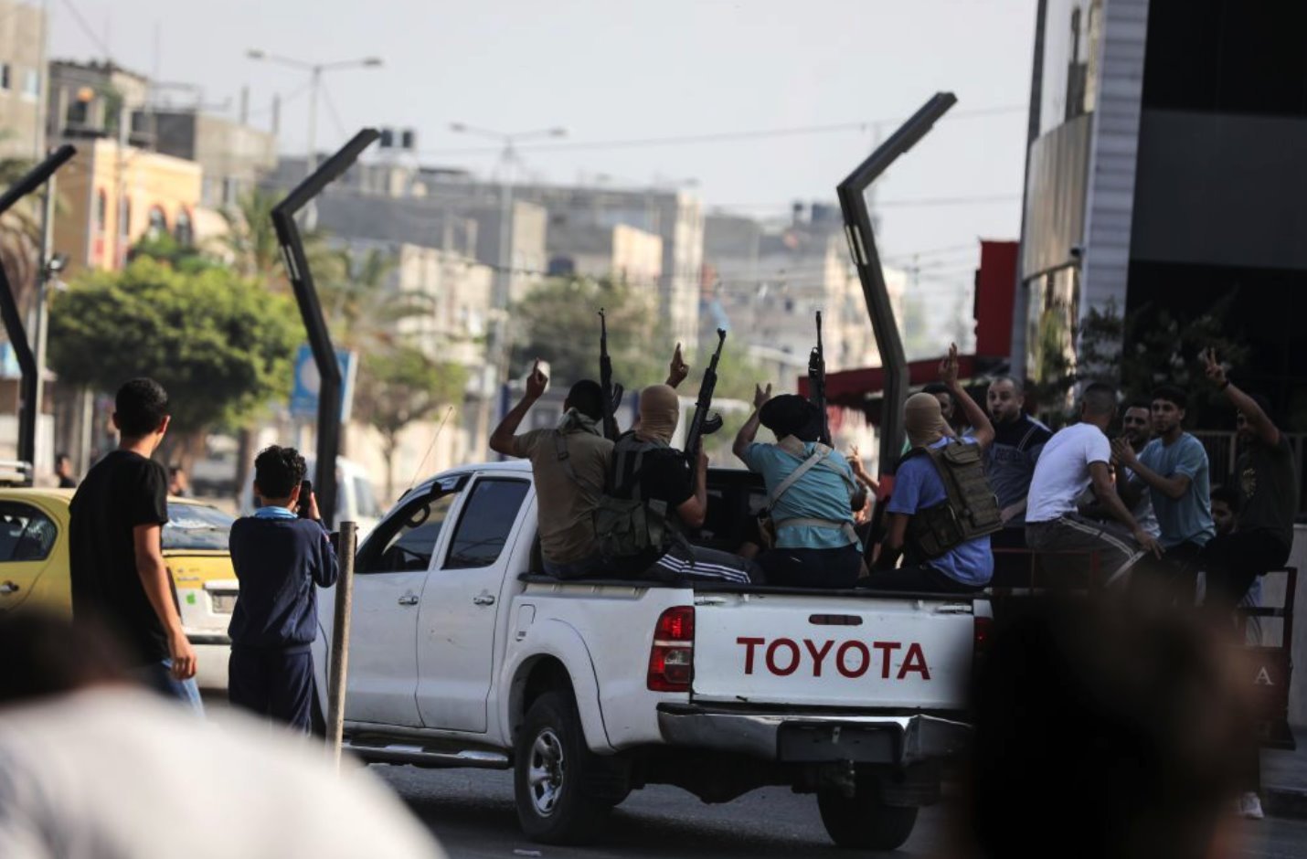 Hamasovi borci na putu ka oblastima u Pojasu Gaze posle napada
