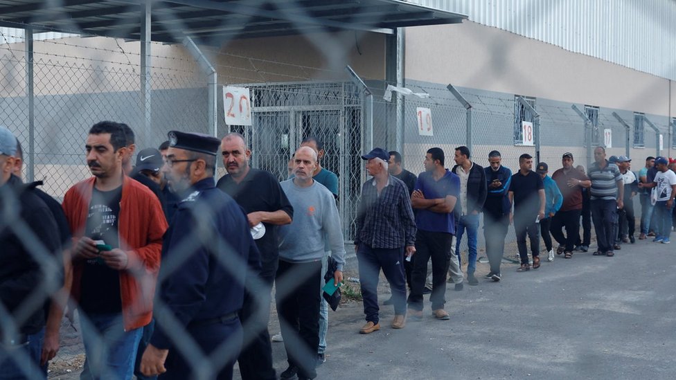Palestinian labourers queue to go through the Erez crossing to Israel (28 September 2023)