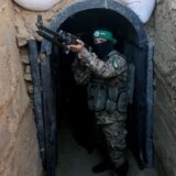 Izrael i Palestinci: Izrael cilja Hamasov lavirint tunela ispod Gaze 13