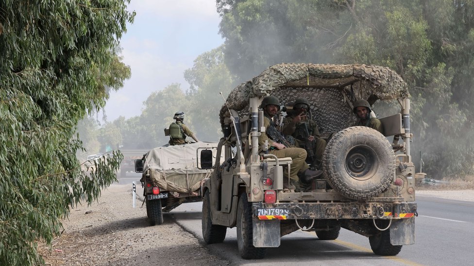 Israeli jeeps near Sderot, 13 October