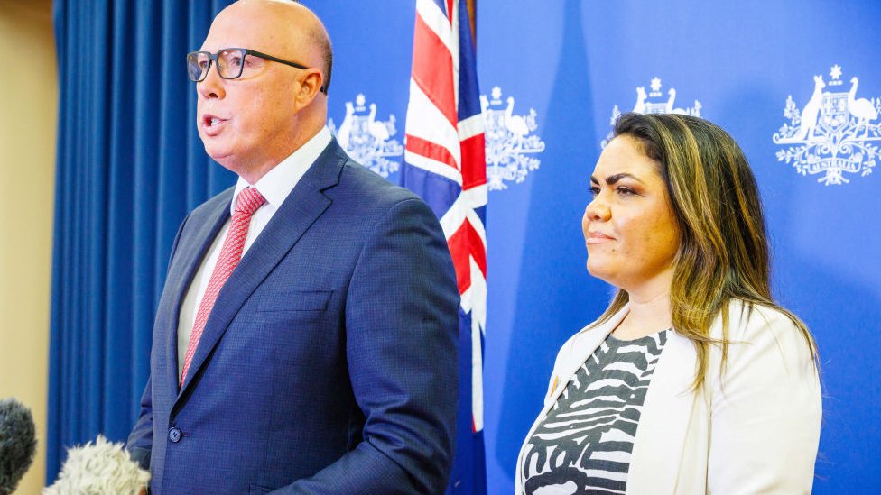 Australija: Na istorijskom referendumu odbijen predlog da se urođenici nađu u Ustavu 4 Peter Dutton with fellow No campaigner Senator Jacinta Nampijinpa Price