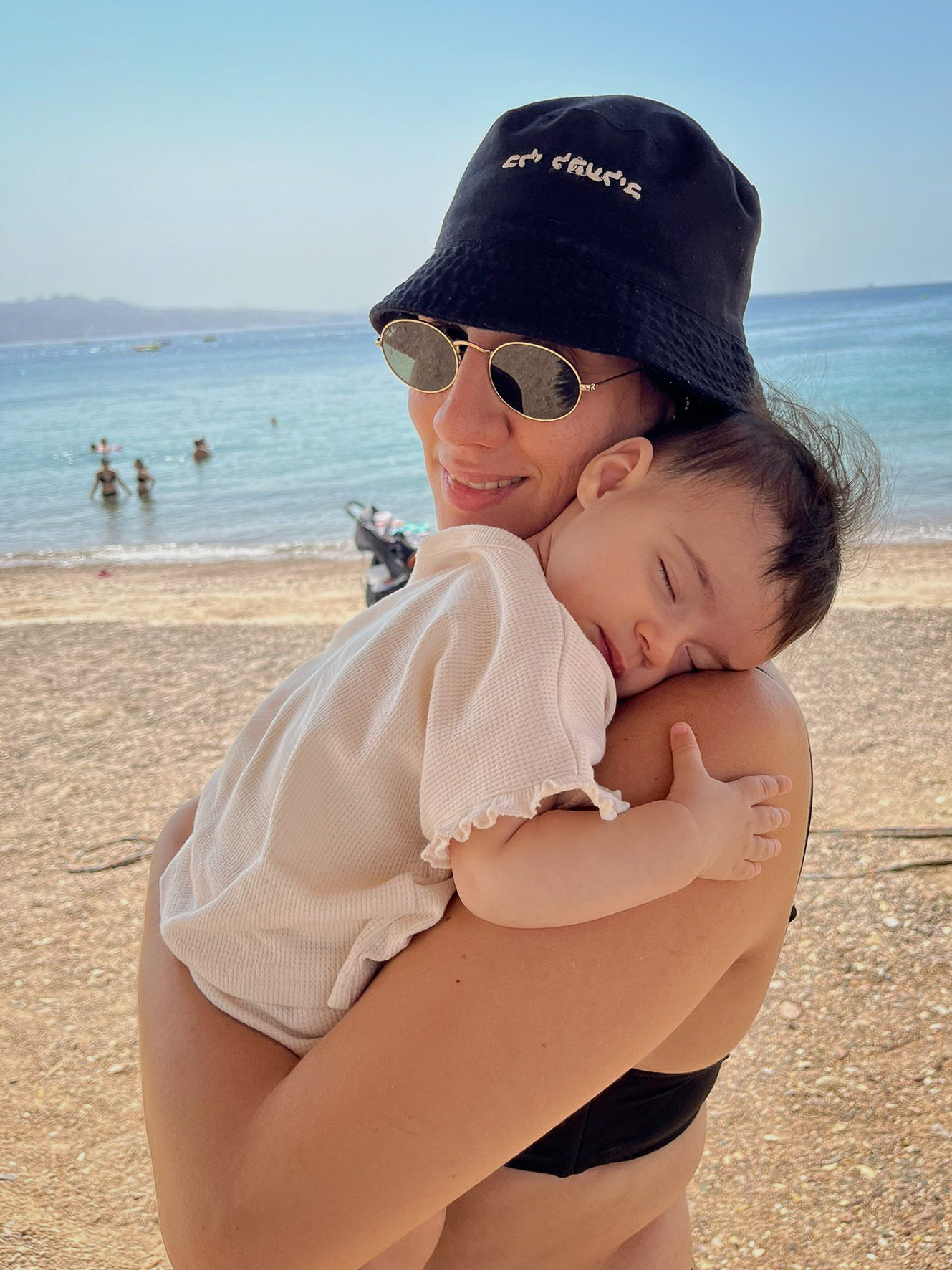 Izrael i Palestinci: „Ne jedem i ne spavam“ - novopočeni tata kome je žena nestala u napadu Hamasa 2 Celine was on the last day of her maternity leave with baby Ellie when the attack happened.