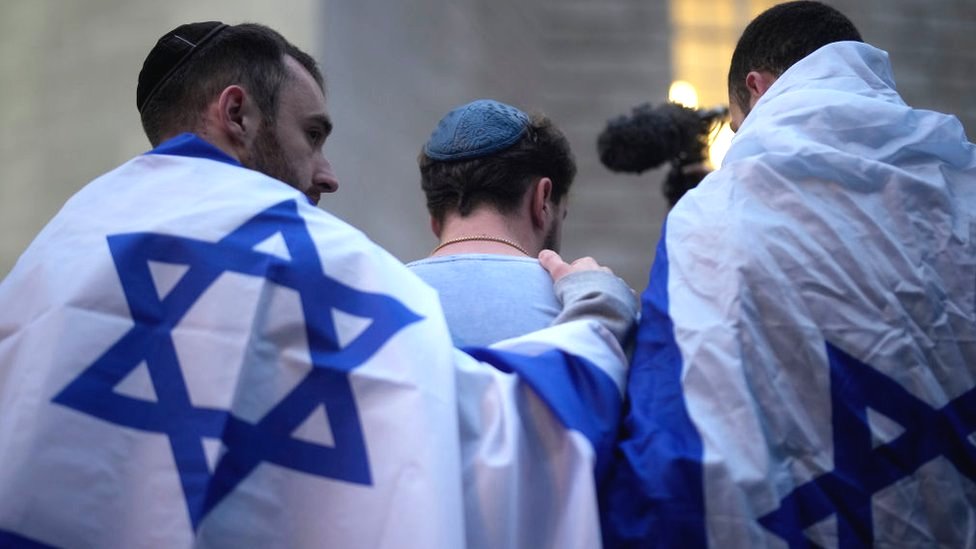 Members of the Jewish community attend a vigil for the victims of the recent attacks in Israel at Central Library, St Peter's Square, on 11 October 2023 in Manchester, United Kingdom