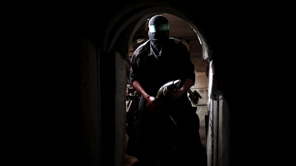 Izrael i Palestinci: Hoće li se druge zemlje umešati u sukob, BBC novinari odgovaraju na vaša pitanja 7 Hamas fighter in a Gaza tunnel
