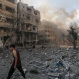 Izrael i Palestinci: Izraelska vojska najavljuje pojačane udare na Gazu, otvoren prelaz Rafa, kamioni unose pomoć za civile 5