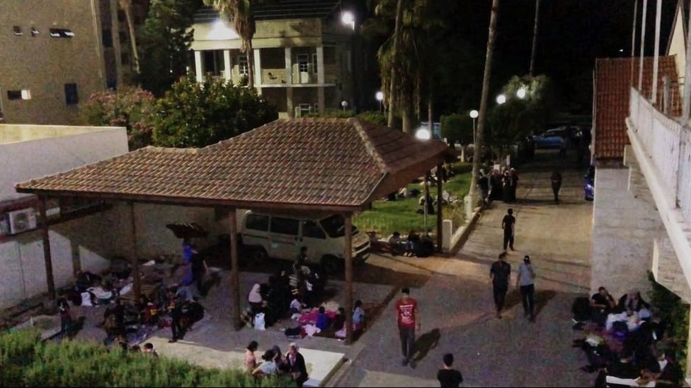 Izrael i Palestinci: Porodice razorene eksplozijom u bolnici u Gazi - „Verovali smo da je to najbezbednije mesto za decu" 3 The Al-Ahli hospital compound before the blast