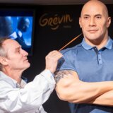 Dvejn Džonson i voštana figura: Muzej na meti kritika zbog izbeljene kože 'Stene' Džonsona 8