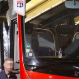 Fudbal i nasilje: Trener Liona teško povređen u napadu na klupski autobus u Marseju 5