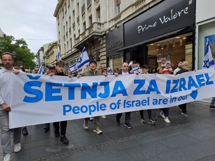 Održana “Šetnja za mir u Izraelu”: Građani na Kalemegdanu upalili sveće za žrtve sukoba 1