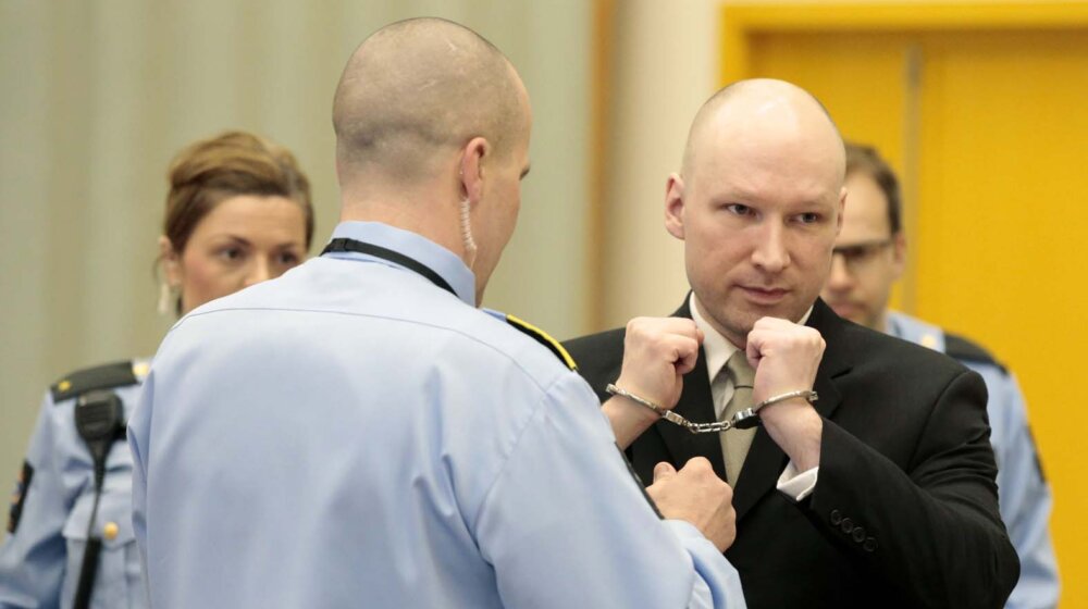 Anders Bering Brejvik izjavio u sudu da mu je žao zbog zločina koji je počinio 1